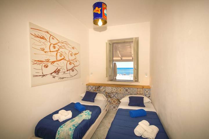 Location de vacances pour 4 personnes, avec terrasse ainsi que vue et piscine, animaux acceptés à Porticello - 2
