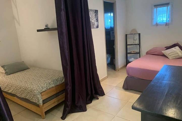 Antibes : Maisonnette with private terrace and shared swimming pool, close to the beach in Antibes, Mediterranean Coast (France)
