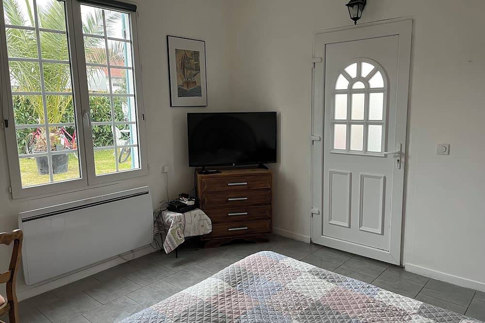 Vacation rental in a small seaside village in Lion-sur-Mer, Caen region