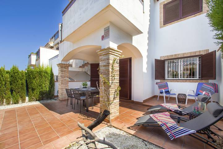 Bungalow für 4 Personen, mit Terrasse und Garten sowie Pool in La Mata