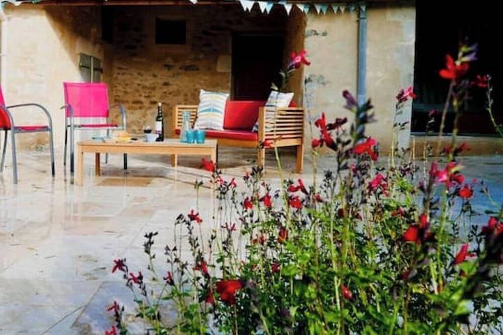 Location de vacances pour 9 personnes, avec Terrasse et Jardin à Liglet