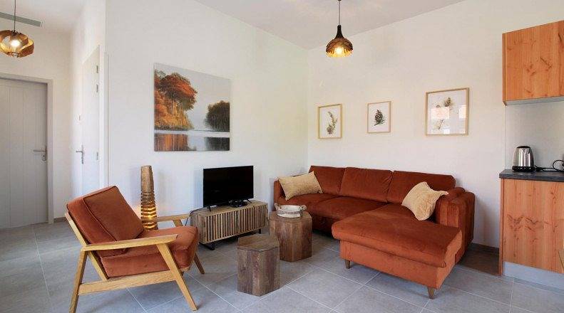 Gîte pour 2 personnes, avec piscine ainsi que jardin et terrasse