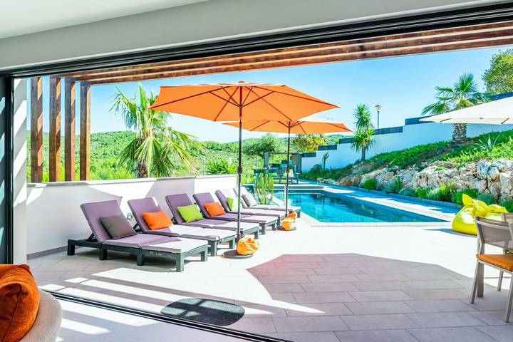 Chalet para 9 personas, con Jacuzzi y Terraza además de Jardín y Piscina en Provincia de Barcelona