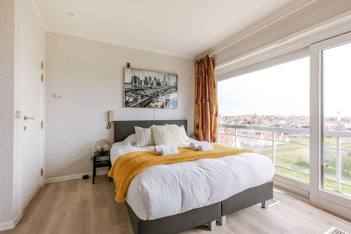 Apartamento entero, Waterfront retreat w/ pool & balcony in Duinbergen, Knokke-Heist