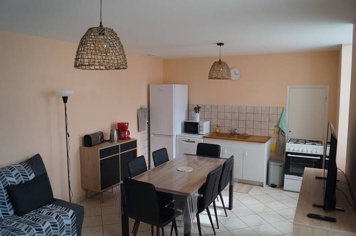 Gîte pour 4 personnes, avec jardin dans Molèdes