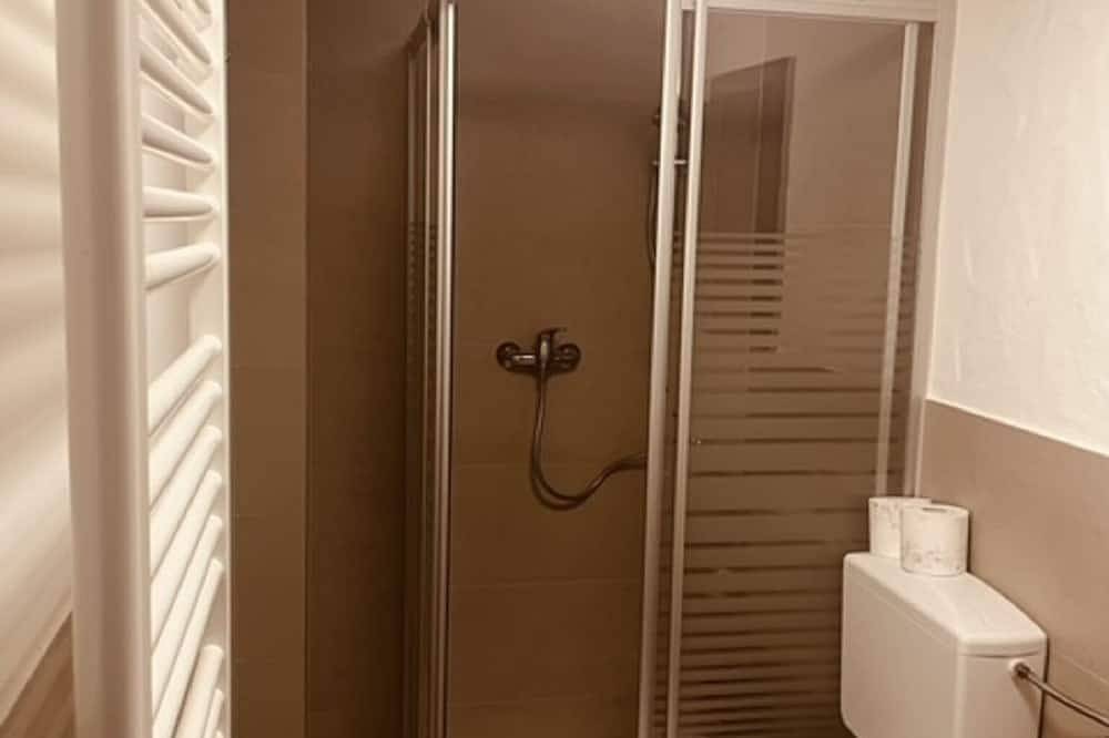 Ganze Wohnung, Ferienwohnung mit Wohn-/Schlafraum für bis zu 4 Personen in Zeil am Main, Fränkisches Weinland