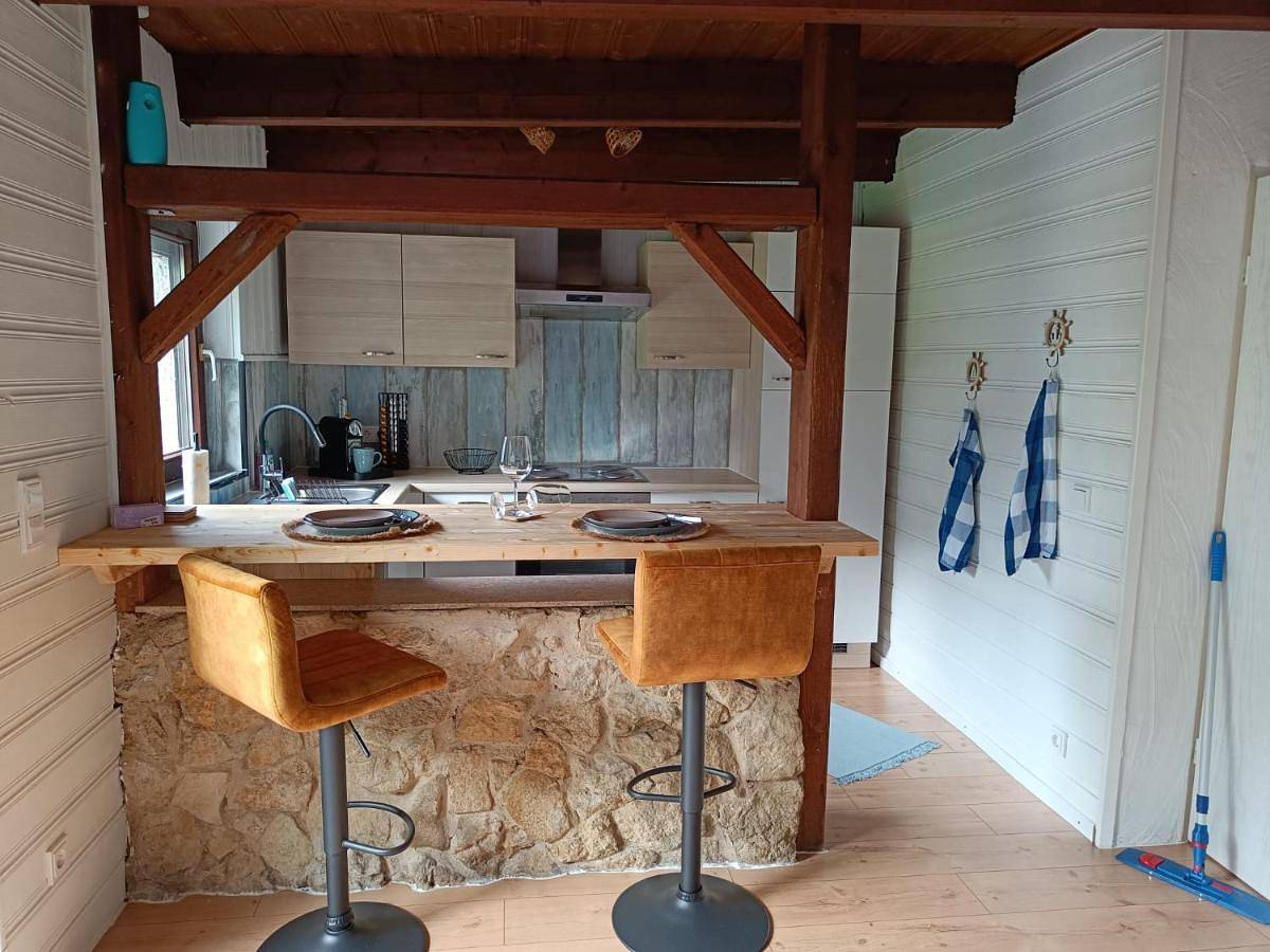 Heimathafen, eingezäunter großer Garten - zentral in Überherrn - Parkplatz - Wifi - Grill in Überherrn, Saargau