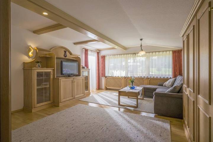Ganze Ferienwohnung, Ap."Rose"/1 Schlafraum/Du, Wc,Tel,Tv in Kössen, Kaisergebirge