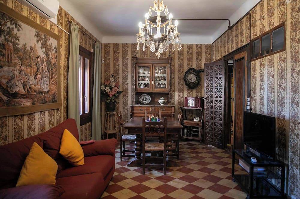 Casa palacio del siglo Xvi en el Parque Natural de la Sierra de Guara in Santa Eulalia la Mayor, Loporzano