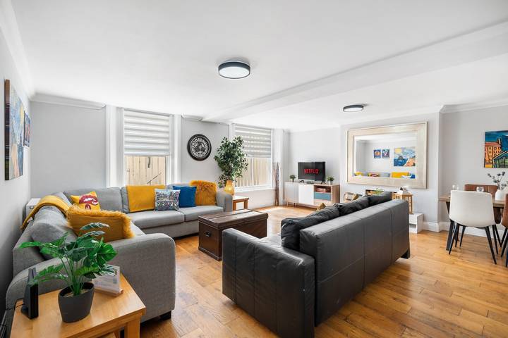 Holiday rental for 10 people in Hove