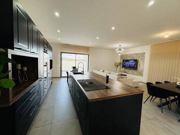 Cottage pour 7 personnes, avec vue ainsi que piscine et jardin à Pennautier