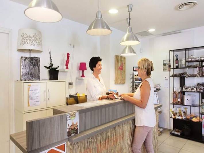 Appartement de vacances pour 6 personnes, avec terrasse et piscine, adapté aux familles à Aigues-Mortes