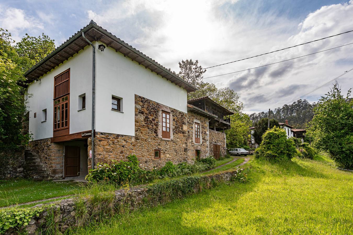 Country House 'La Casona 1' with Mountain View, Private Terrace and Wi-Fi in Courias, Pravia