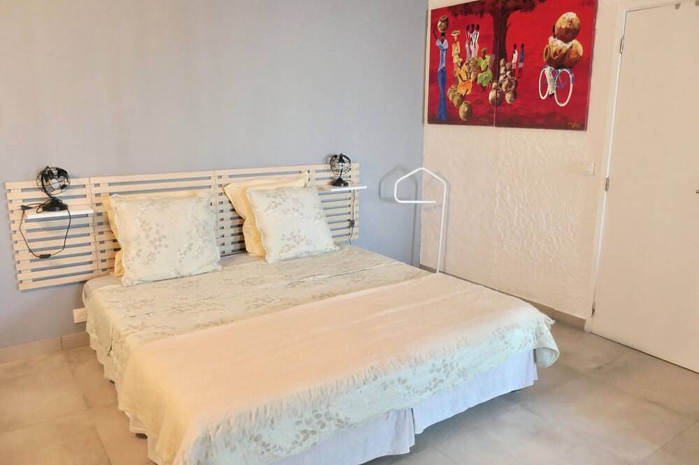 Entire apartment, Villa Solaris Independent studio in villa with pool in Èze, Mediterranean Coast (France)