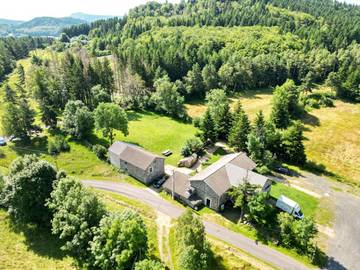 Gîte pour 14 personnes, avec terrasse et vue à Yssingeaux