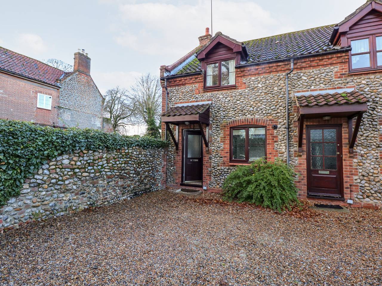1 Crowlands Cottages in Holt, Norfolk Coast
