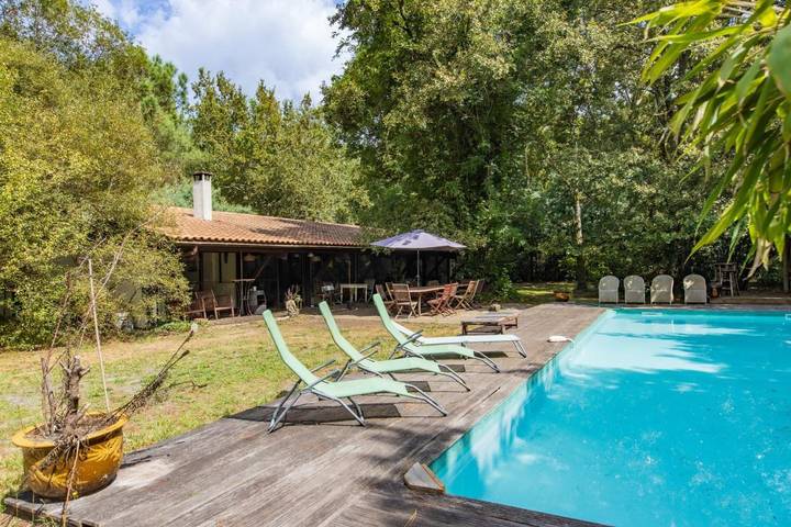 Casa de vacaciones para 21 personas, con terraza además de jardín y piscina - 1