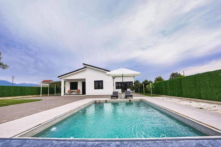 Villa mit pool für 6 Personen, mit Balkon und Terrasse sowie Garten und Pool in Albanien