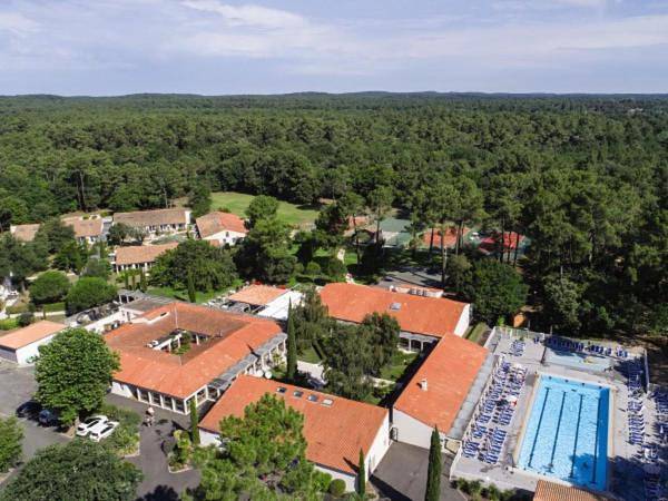 Hôtel pour 4 personnes, avec terrasse et piscine