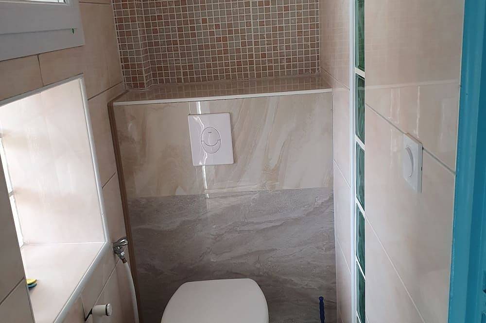 Entire apartment, South-facing villa with pool and jacuzzi for an unforgettable stay. in Brignoles, Brignoles region