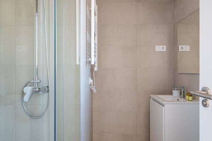Apartamento entero, Cuatro Caminos - Ático dúplex de 1 Dormitorio in Tetuán (desambiguación), Madrid