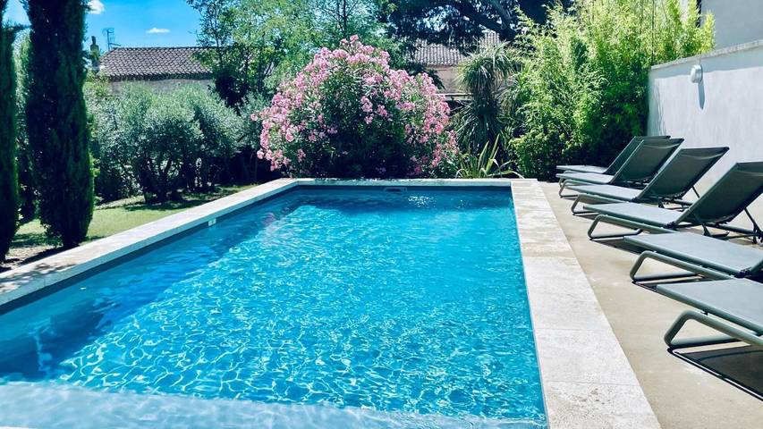 Location de vacances pour 10 personnes, avec jardin et piscine à Caumont-sur-Durance - 2