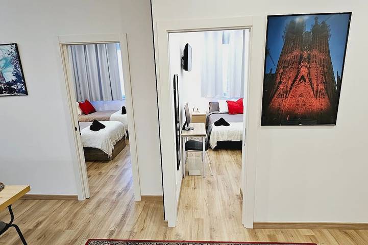 Entire apartment, Large Apartment, Ideal for Groups, Very Close to Barcelona and the Beach in Badalona, Barcelonès