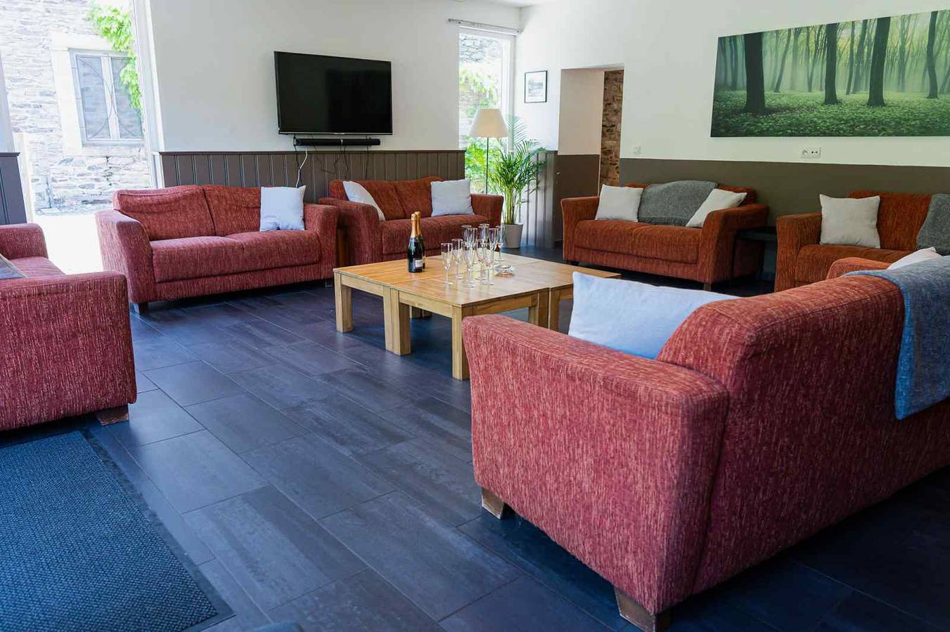 Prachtig gelegen 32 pers. accommodatie met ruime tuin en bosrijk uitzicht in de Ardennen in Vresse-sur-Semois, Regio Namur