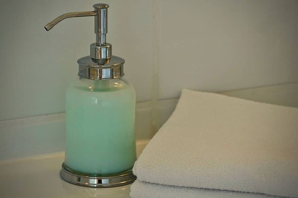 Ganze Wohnung, Eine freundl./modern Fewo in zentraler, aber sehr ruhiger Lage mit Pool! in Starnberg, Starnberger See