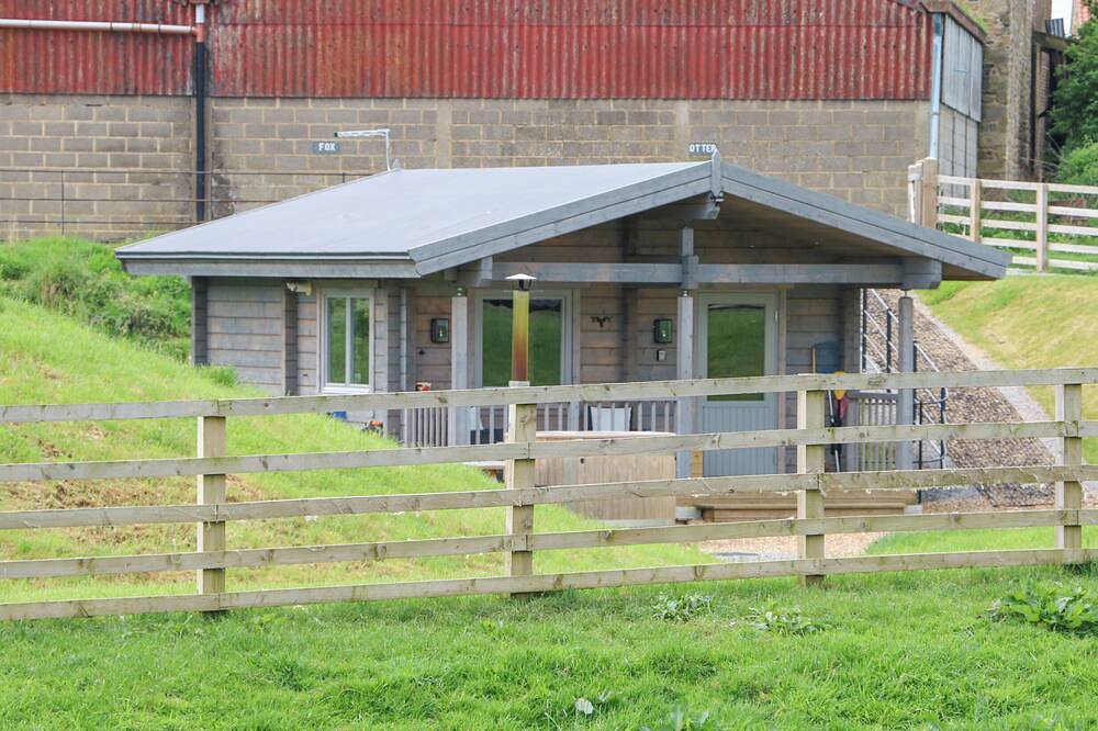 Otters Holt, pet friendly, with hot tub in Staindrop in County Durham