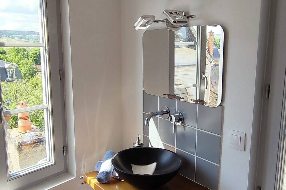 Appartement entier, Tour Saint Nicolas, au centre ville de Beaune in Beaune, Région de Beaune