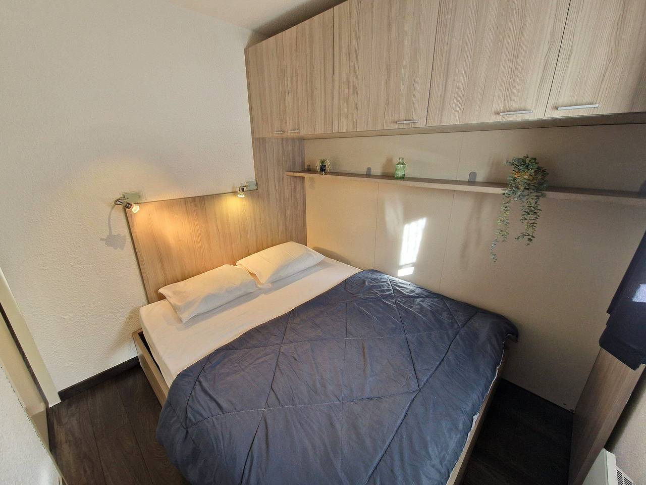 Geheel appartement, Cozy 4-6 Person Apartment in Ski Resort Center with Balcony and Modern Amenities in Valfréjus, Modane