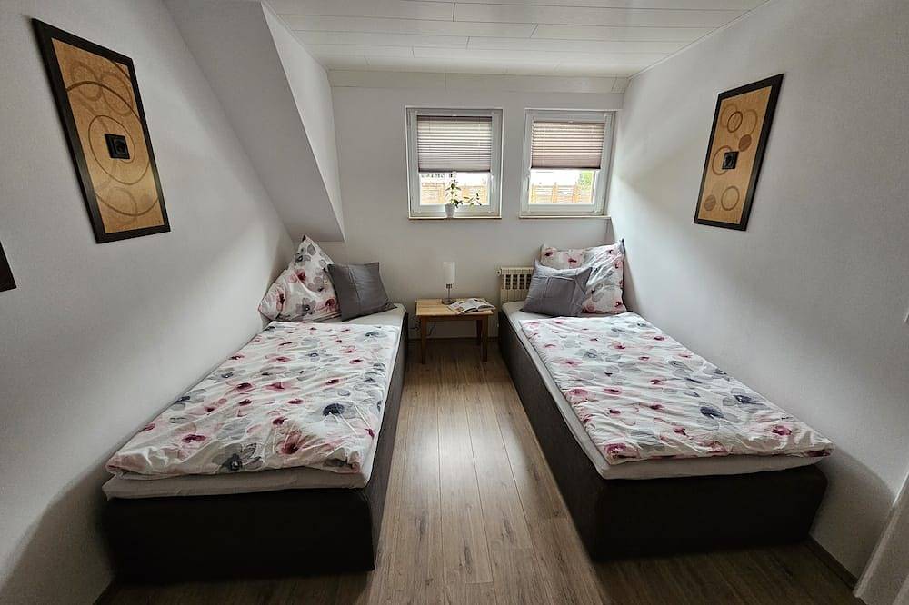 Gemütliches Ferienhaus Weitblick mit großem Balkon und Terrasse zum Entspannen in Niederaula, Rhön-Hessen