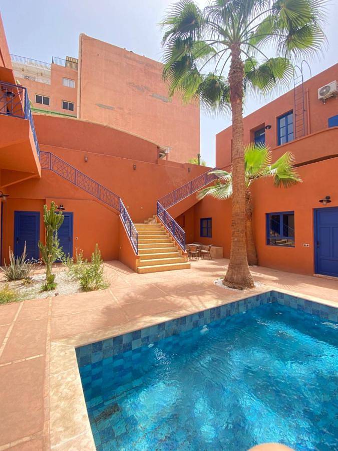 Appartement de vacances pour 8 personnes, avec piscine et jardin ainsi que vue et balcon à Marrakech