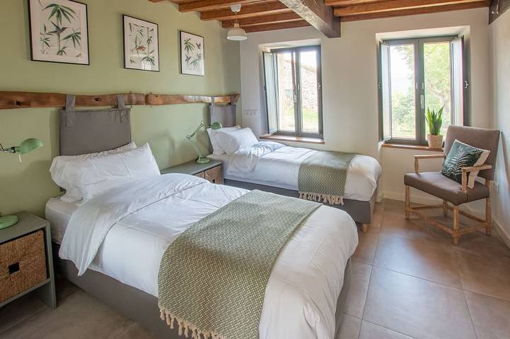 Views of the Picos de Europa in a house designed for all seasons in Cangas de Onís, Côte Cantabrique