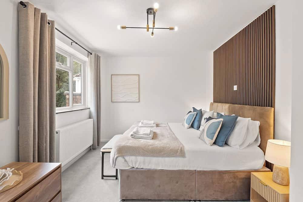 Stylish home I sleeps 8 I free parking in Thorpe Park, Surrey