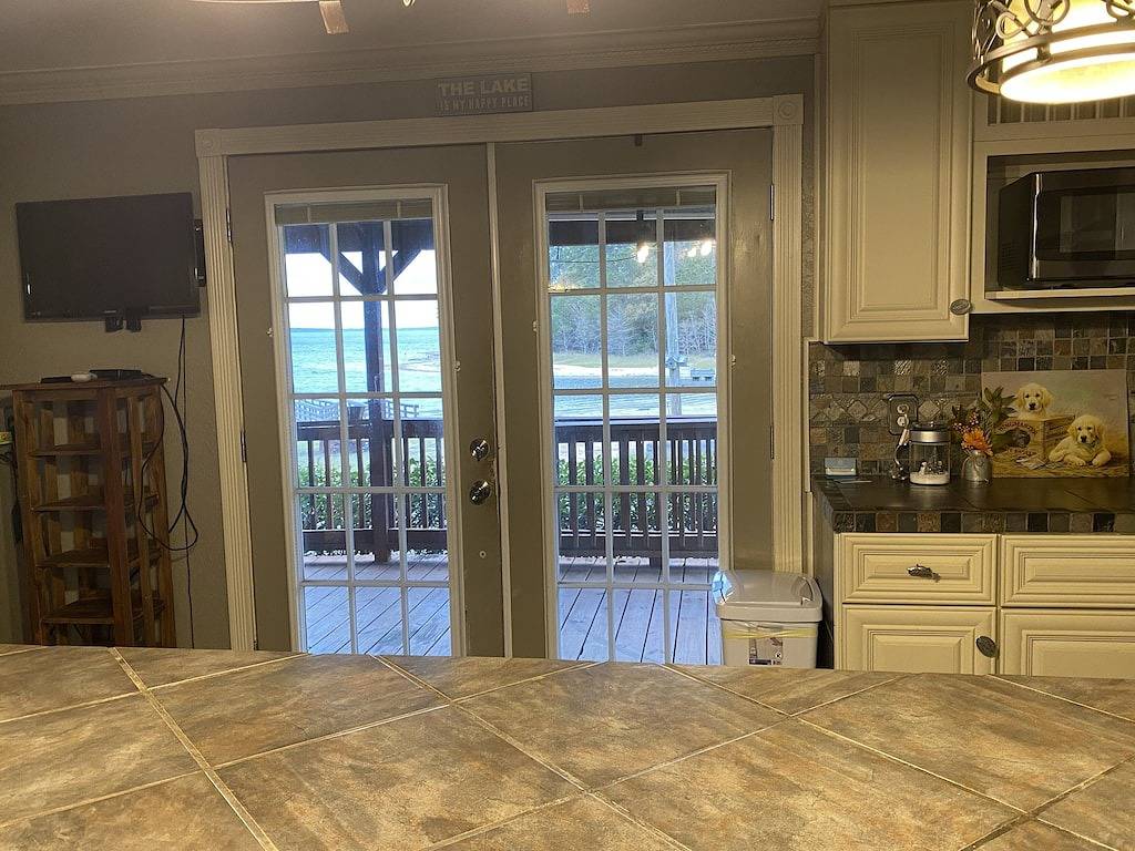 Waterfront 2 bedroom home- in Toledo Bend Reservoir