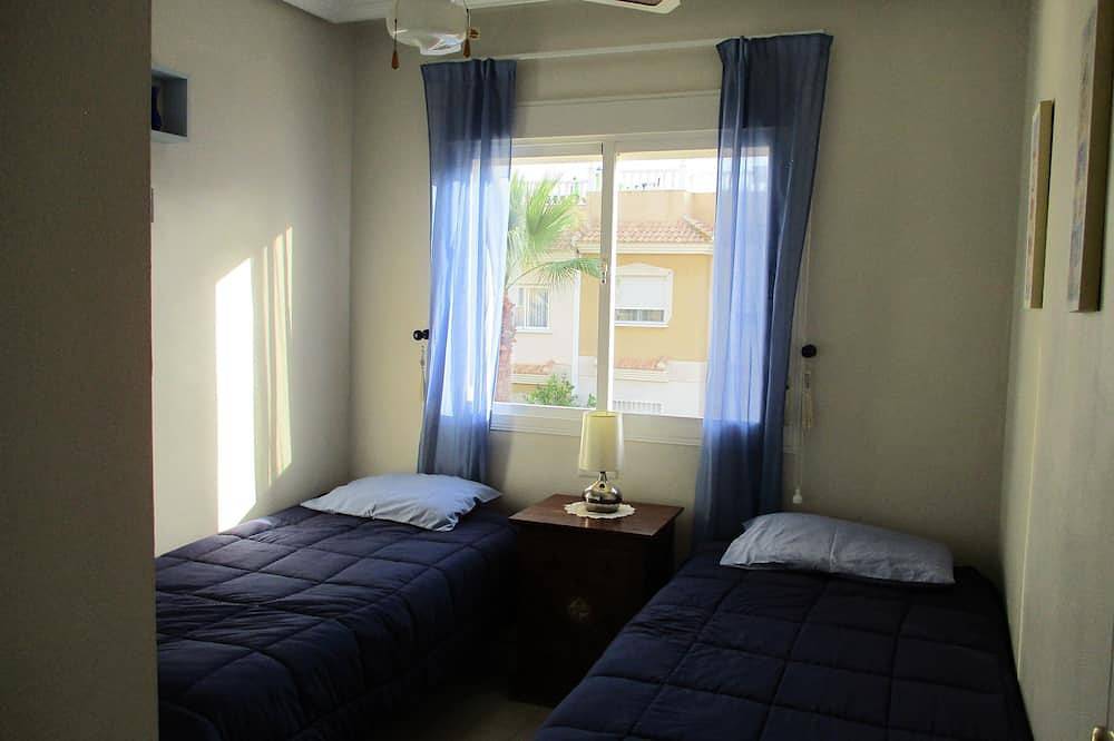 Apartamento entero, **Small, friendly, private complex. South East Spain. 2 bedroom. Sleeps 4 adults in Golf Resorts Murcia, Mar Menor
