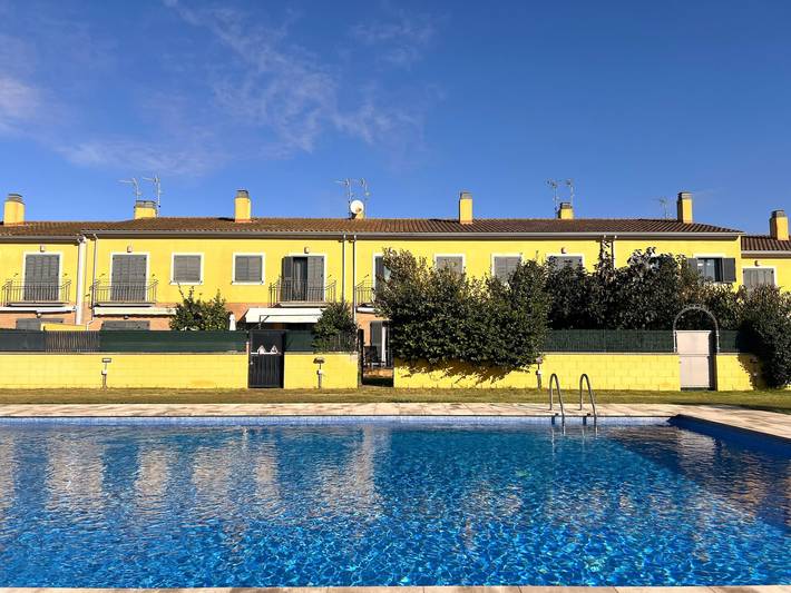 Casa rural para 6 personas, con jardín además de piscina y balcón en San Pedro Pescador