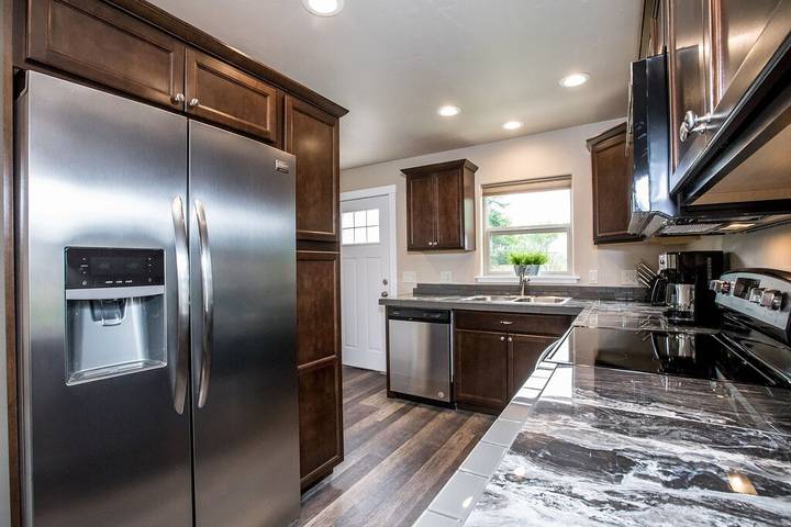 Vacation house for 6 people, with terrace and yard in Montana