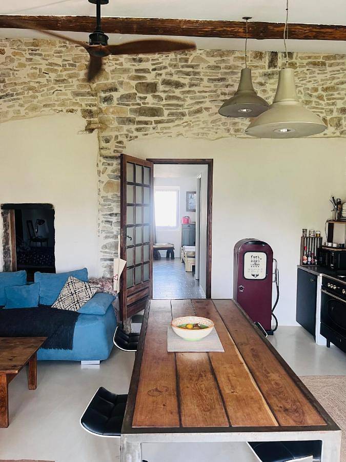 Location de vacances pour 6 personnes, avec vue ainsi que jardin et piscine, animaux acceptés à Claret - 4