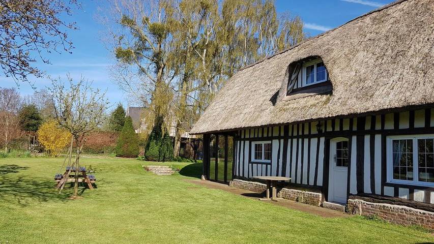 Location de vacances pour 5 personnes, avec Terrasse ainsi que Jardin et Vue à Omonville