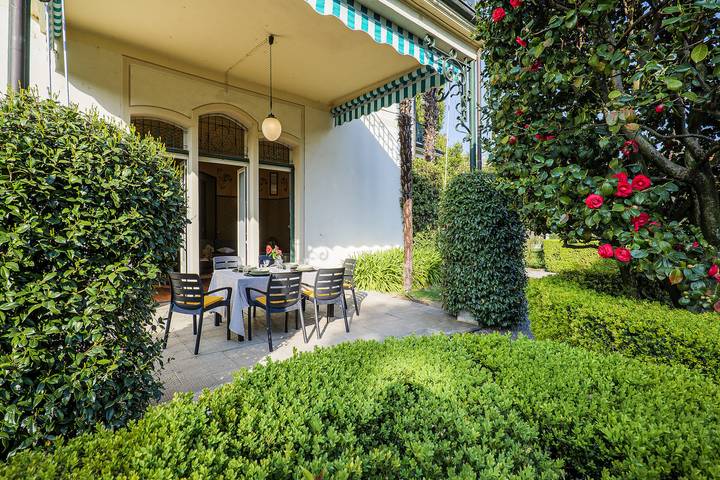 Ferienwohnung für 6 Personen, mit Terrasse und Garten sowie Seeblick und Ausblick
