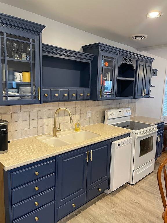 Downtown, 3 Blocks to Ocean! in Bristol (RI), Bristol County