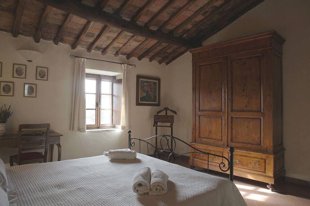 \"Borgo dei Fondi\" Splendid Farmhouse free wifi-free parking in Siena, Chianti