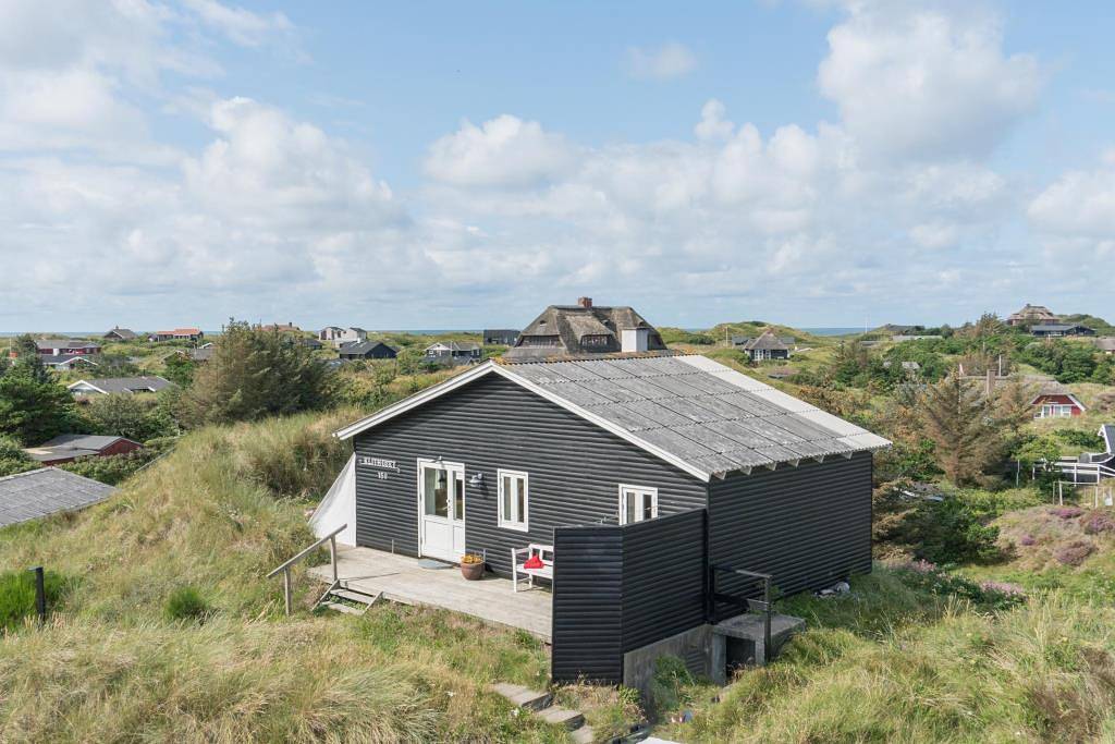 Gemütliches Ferienhaus höher auf einem Dünengrundstück mit guter Aussicht gelegen in Henne, Varde