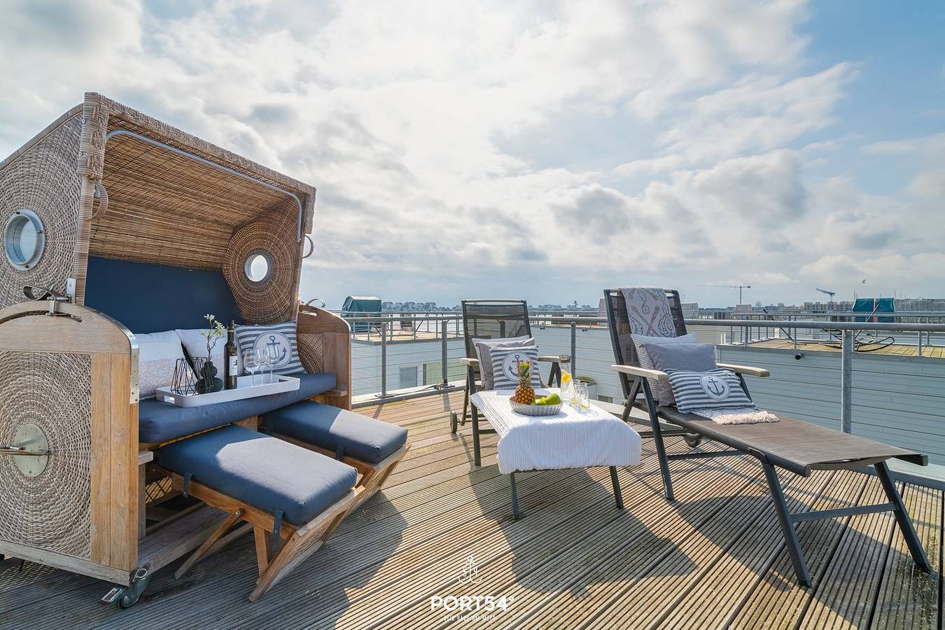 Ankerlicht - schwimmendes Haus, Sauna, Dachterrasse mit 360° Blick, Strandkorb in Olpenitz, Kappeln