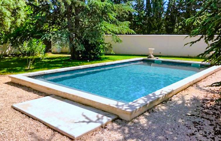 Location de vacances pour 4 personnes, avec jardin ainsi que piscine et terrasse à Mazan - 2
