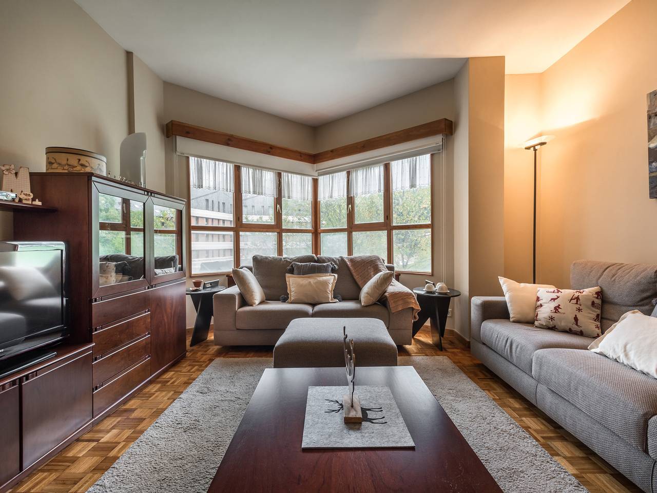 Apartamento entero, Cabaña rústica 4 hab, cerca de Baqueira Beret, parking incluido in Baqueira, Alto Arán