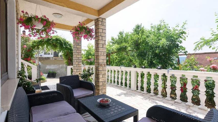 Ferienwohnung für 2 Personen, mit Pool und Terrasse in Obrovac